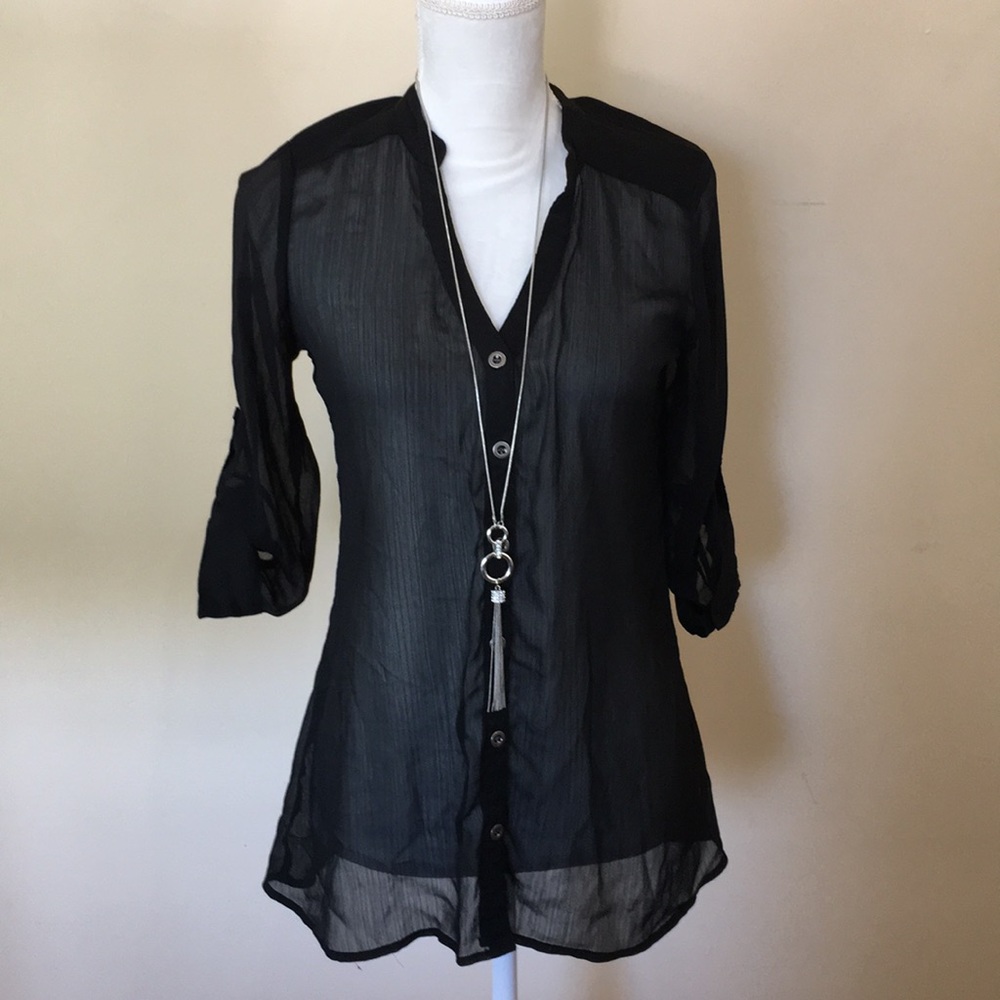 Vanity🌸Sheer button up top. Sleeves adjustable